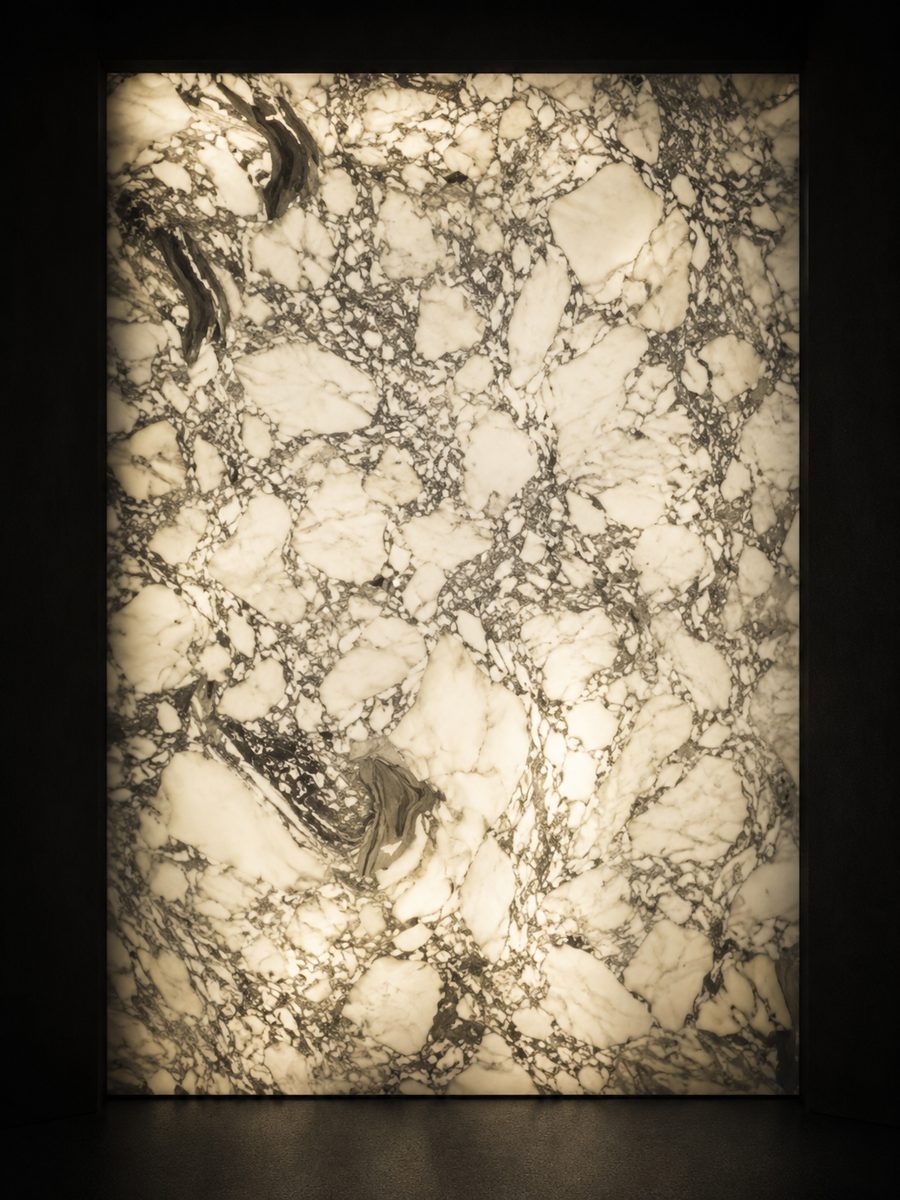 Arabescato Cervaiole in museum light