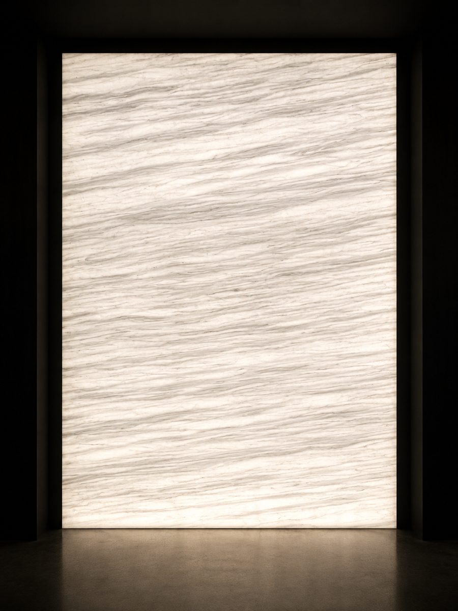 Blanco Macael in museum light