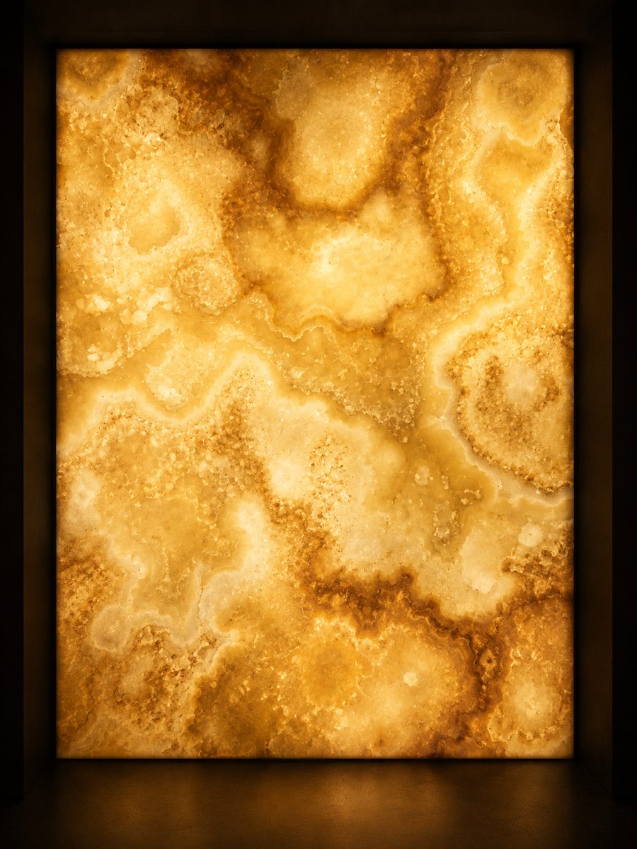 Onice Miele in museum light