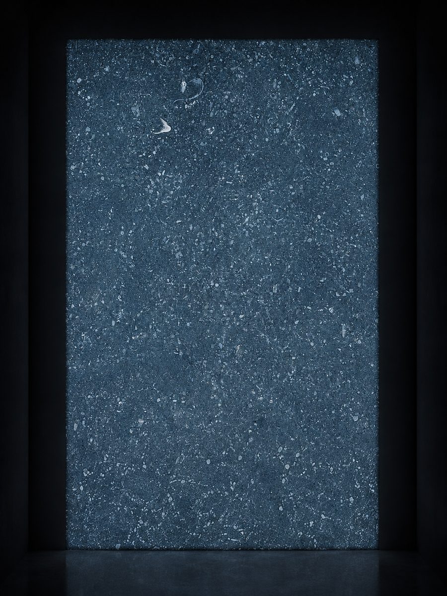 Pierre Bleue Belge in museum light