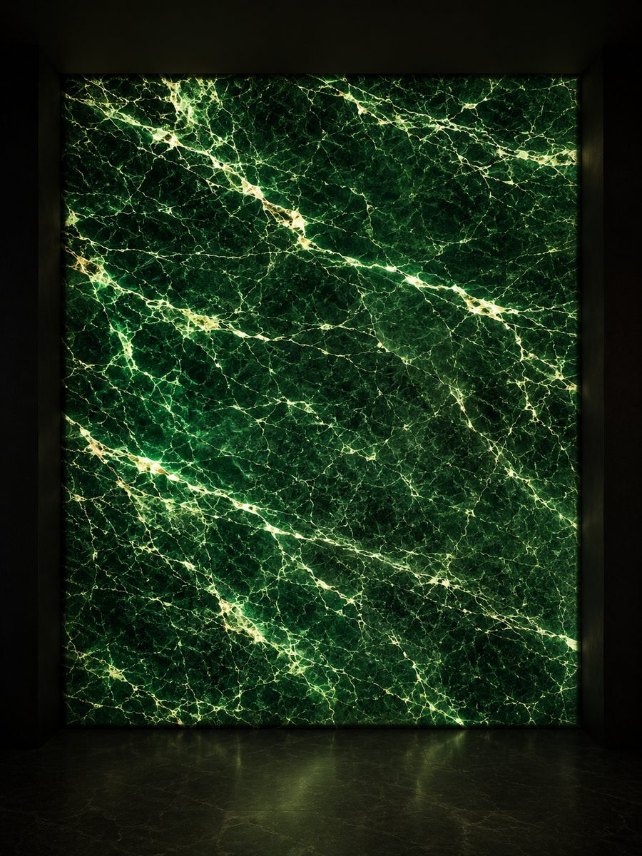 Verde Tinos in museum light